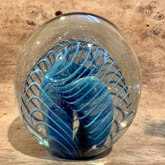 Vintage Robert Eickholt Glass Paperweight 1996 - Picture 2 of 9